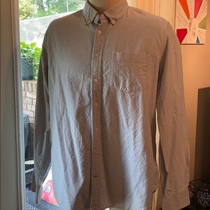 Men’s Gap shirt